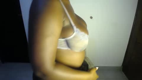 Snapshot of sexymelaninn chatting on 5, 3, 2025 Sexy Melanin online show from 5, 3, 2025