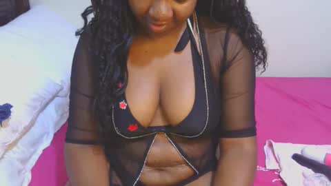 Snapshot of sexymompie chatting on 2, 12, 2024 CANDY online show from 2, 12, 2024