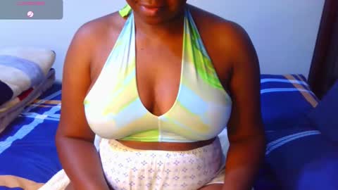 Snapshot of sexymompie chatting on 17, 9, 2025 CANDY online show from 17, 9, 2025