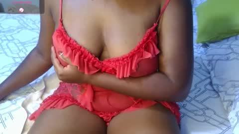 Snapshot of sexymompie chatting on 23, 10, 2025 CANDY online show from 23, 10, 2025