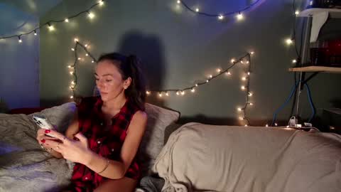 Royal Duo online show from 2, 2, 2025