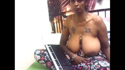 sexyva4u2luv online show from 25, 2, 2025