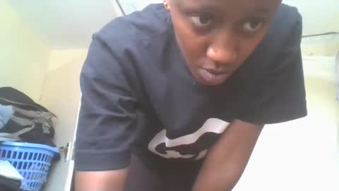 Snapshot of sexyy_tiny chatting on 10, 10, 2025 Mel online show from 10, 10, 2025