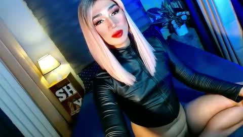 Snapshot of shane_hugexx chatting on 15, 11, 2025 MISS SHANE online show from 15, 11, 2025