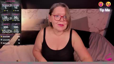 Snapshot of shannonshine chatting on 8, 10, 2025 Shannon online show from 8, 10, 2025