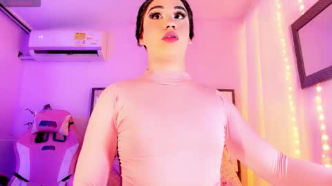 Snapshot of shantalgirs01 chatting on 28, 9, 2025 Shantal girls online show from 28, 9, 2025