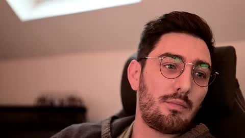 Snapshot of shape80 chatting on 10, 12, 2024 frenchy boy online show from 10, 12, 2024