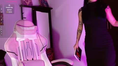 Snapshot of sharaross1 chatting on 4, 12, 2025 sharaross1 online show from 4, 12, 2025