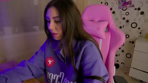 Snapshot of sharkgirl_ chatting on 26, 12, 2024 Miley online show from 26, 12, 2024