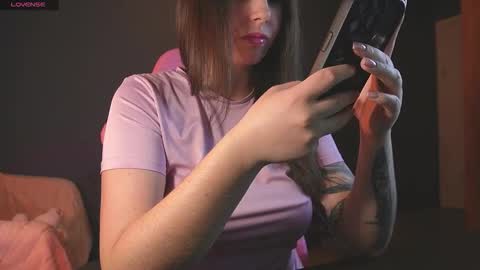 Snapshot of sharkgirl_ chatting on 28, 9, 2025 Miley online show from 28, 9, 2025