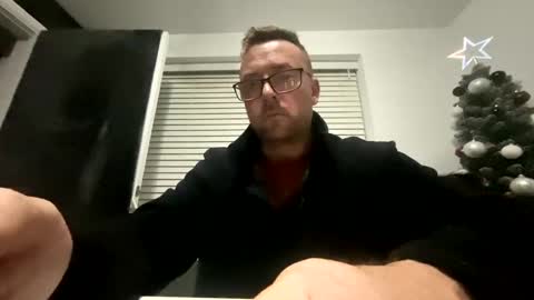 Snapshot of sharksboy16 chatting on 30, 12, 2024 Sharksboy online show from 30, 12, 2024