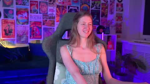 Snapshot of sharonevansi chatting on 5, 2, 2025 Sharon online show from 5, 2, 2025