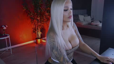 Snapshot of shayblonde chatting on 12, 1, 2025 shayblonde online show from 12, 1, 2025