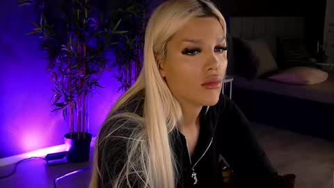 Snapshot of shayblonde chatting on 28, 2, 2025 shayblonde online show from 28, 2, 2025