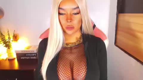 Snapshot of sheenafrost chatting on 5, 3, 2026 sheenafrost online show from 5, 3, 2026