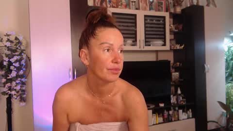 Snapshot of sheilaryan chatting on 15, 10, 2025 Sheila GMT 2 Tuesday Wednesday Friday Saturday Sunday- 8 5 online show from 15, 10, 2025