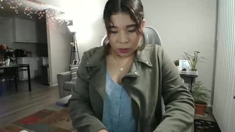 Snapshot of sheilyn_smith chatting on 25, 11, 2025 sheilyn_smith online show from 25, 11, 2025