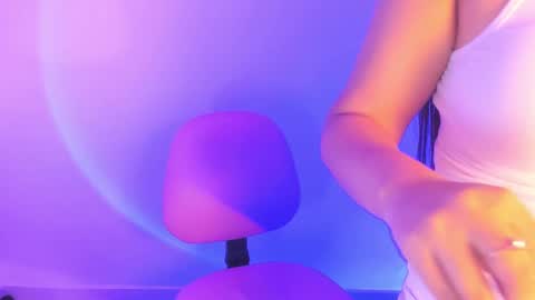   online show from 15, 10, 2025