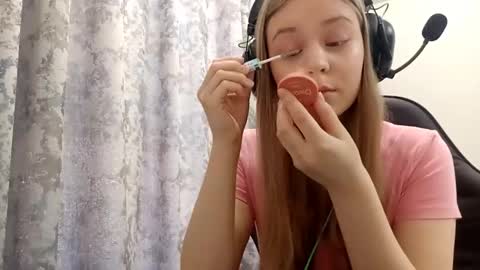 Snapshot of sherrylkeep chatting on 17, 12, 2025 Lisa online show from 17, 12, 2025