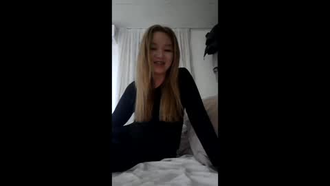 Snapshot of sherrylshaw chatting on 19, 12, 2025 SherrylShaw online show from 19, 12, 2025