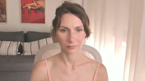 shesleepsnaked online show from 18, 9, 2025
