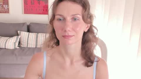 shesleepsnaked online show from 15, 10, 2025