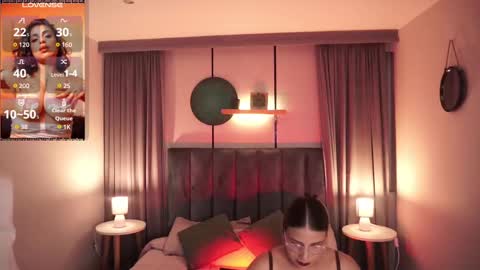 Snapshot of sheyla_hills_ chatting on 18, 9, 2025 Sheyla online show from 18, 9, 2025