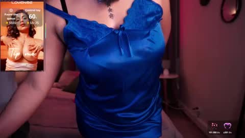 Snapshot of sheyla_hills_ chatting on 30, 9, 2025 Sheyla online show from 30, 9, 2025