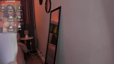 Snapshot of sheyla_hills_ chatting on 29, 10, 2025 Sheyla online show from 29, 10, 2025