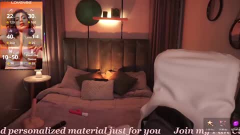 Snapshot of sheyla_hills_ chatting on 9, 11, 2025 Sheyla online show from 9, 11, 2025