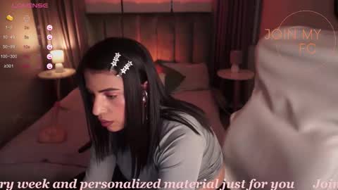 Snapshot of sheyla_hills_ chatting on 28, 11, 2025 Sheyla online show from 28, 11, 2025