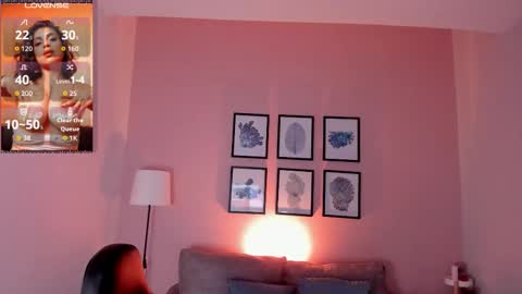 Snapshot of sheyla_hills_ chatting on 4, 12, 2025 Sheyla online show from 4, 12, 2025