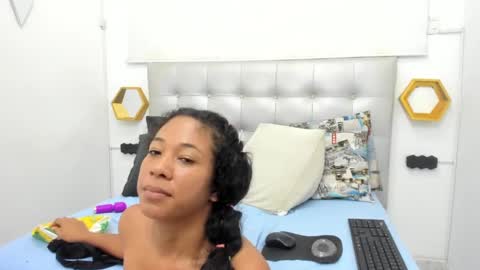 shira_sexylove online show from 5, 1, 2025