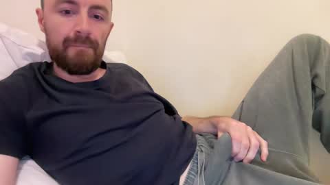 Snapshot of show_jizzness chatting on 14, 2, 2025 show_jizzness online show from 14, 2, 2025