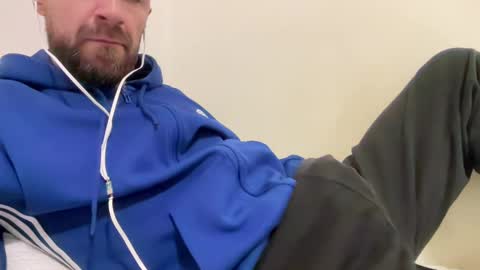 Snapshot of show_jizzness chatting on 25, 2, 2025 show_jizzness online show from 25, 2, 2025