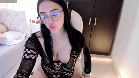 Nahomy online show from 17, 9, 2025