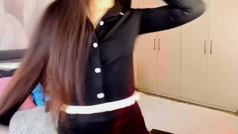 Snapshot of shy_bambiii chatting on 19, 11, 2025 Mika online show from 19, 11, 2025