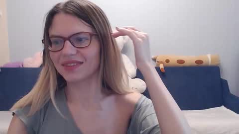 Snapshot of shy_moony chatting on 2, 11, 2025 just Alex online show from 2, 11, 2025