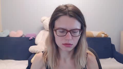 Snapshot of shy_moony chatting on 21, 11, 2025 just Alex online show from 21, 11, 2025