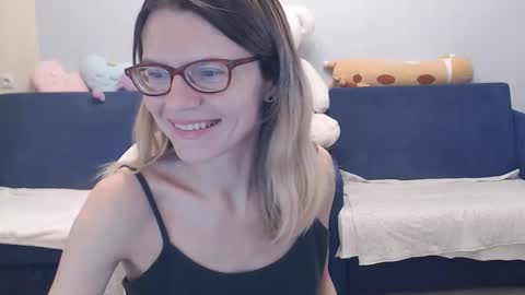 Snapshot of shy_moony chatting on 25, 11, 2025 just Alex online show from 25, 11, 2025