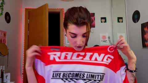 Snapshot of shybella_girl chatting on 8, 1, 2025 Bella online show from 8, 1, 2025