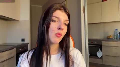 Snapshot of shybella_girl chatting on 25, 10, 2025 Bella online show from 25, 10, 2025