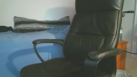 shyboyhugecum2020 online show from 13, 10, 2025