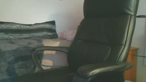 shyboyhugecum2020 online show from 21, 10, 2025