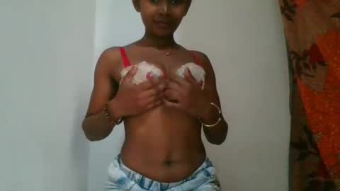 Snapshot of sianna9784 chatting on 23, 10, 2025 sianna9784 online show from 23, 10, 2025