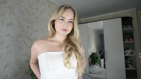 Snapshot of sidneyhodsdon chatting on 31, 10, 2025 Elizabeth online show from 31, 10, 2025