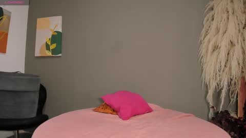 Snapshot of sienna_glow chatting on 9, 10, 2025 sienna_glow online show from 9, 10, 2025