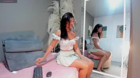 Snapshot of sienna_glow chatting on 1, 11, 2025 sienna_glow online show from 1, 11, 2025