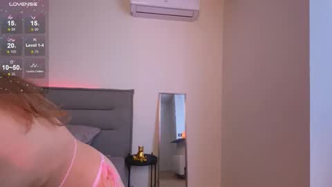 Snapshot of sienna_mi_ chatting on 22, 11, 2025 Lisa online show from 22, 11, 2025