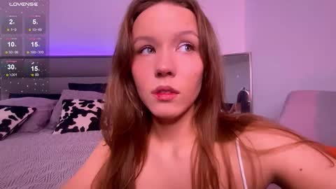 Snapshot of sienna_mi_ chatting on 4, 12, 2025 Lisa online show from 4, 12, 2025